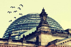 Reichstagskuppel mit Vögeln