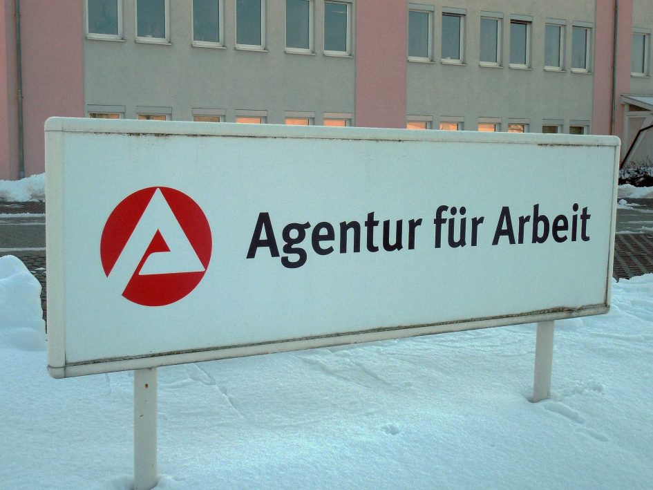 Schild der Arbeitsagentur